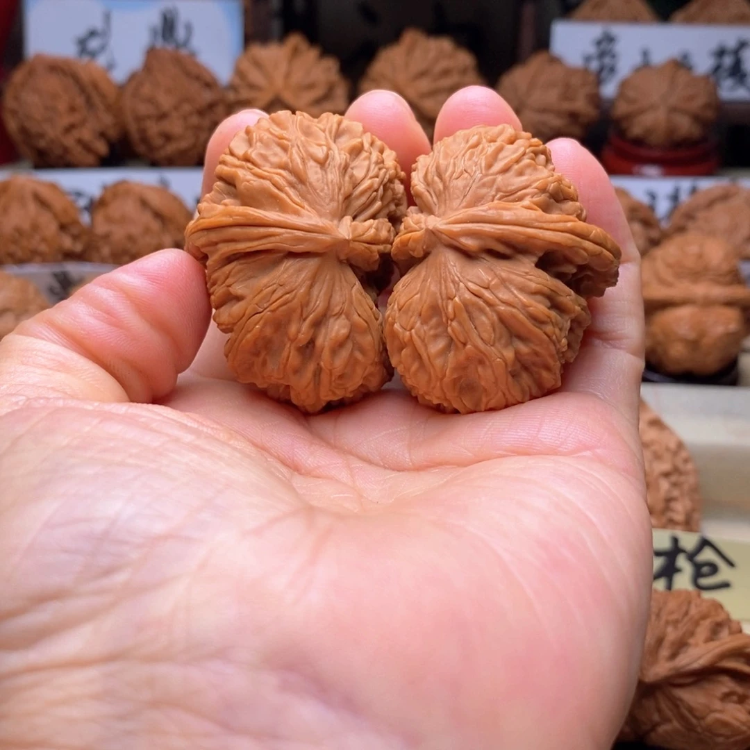 凌***世文玩核桃把件白獅子栾生壁