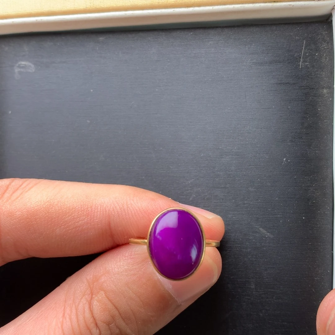 18K金镶嵌苏纪石（舒俱来）戒指