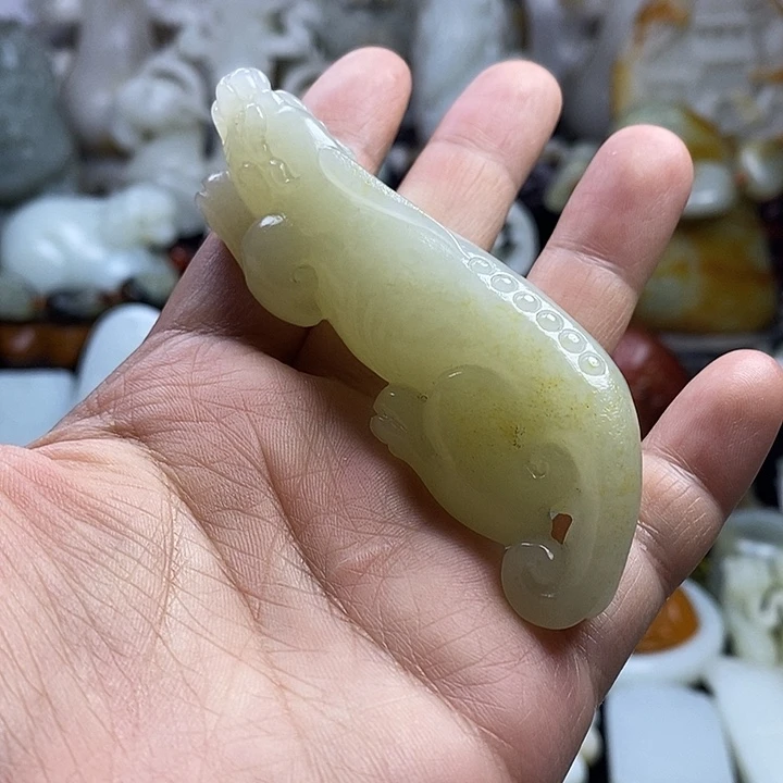 和田玉未镶嵌把件