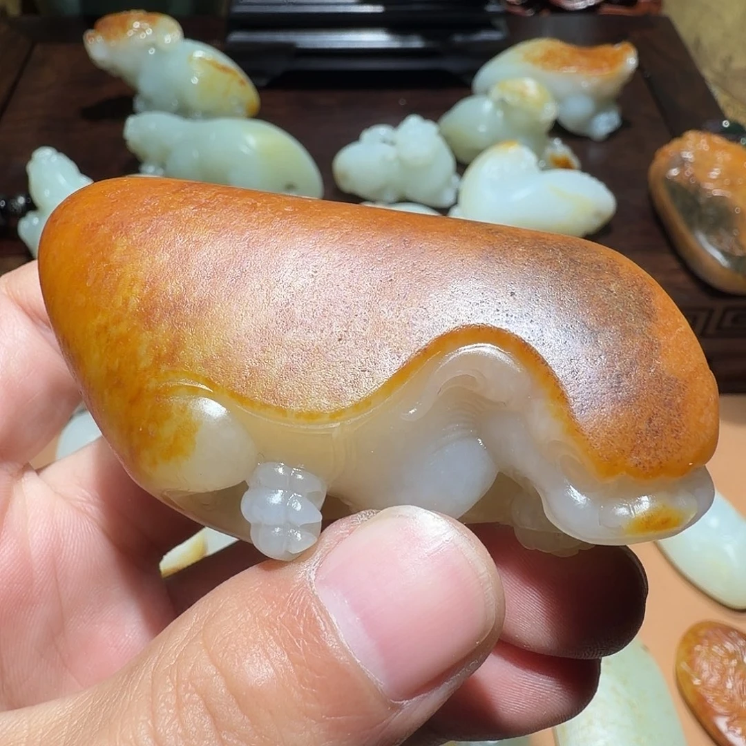 靑***衣和田玉未镶嵌颈饰