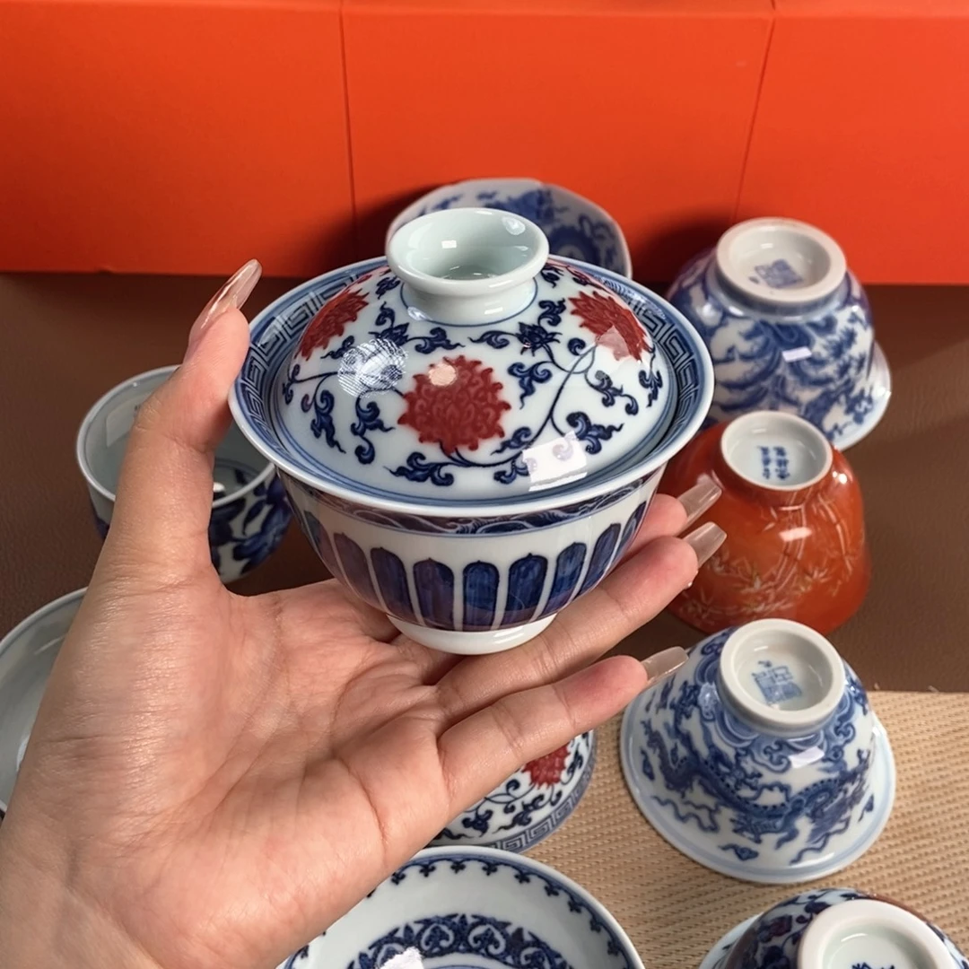 阳春白雪釉里红菊瓣缠枝盖碗