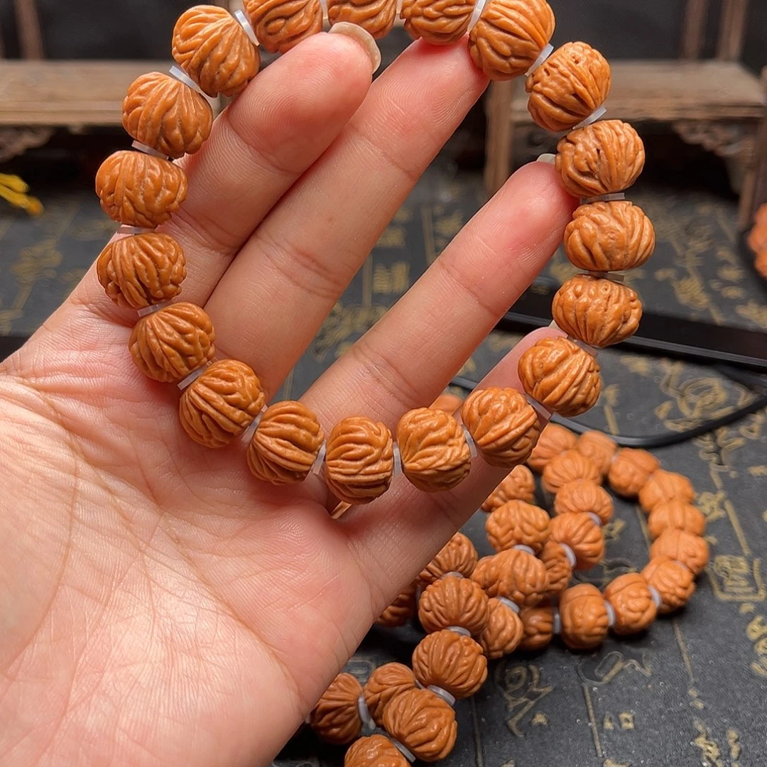 吊坠桃核小金豆手串