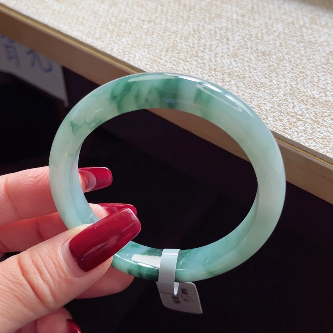 翡翠手镯未镶嵌手镯