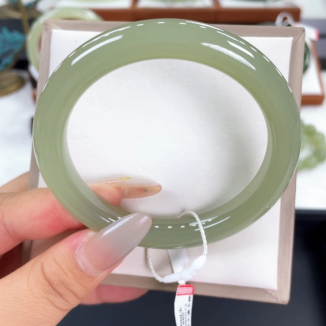 和田玉手镯未镶嵌六**风