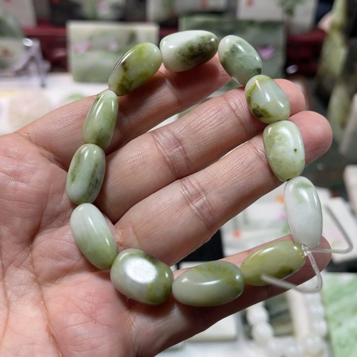 独山玉未镶嵌颈饰