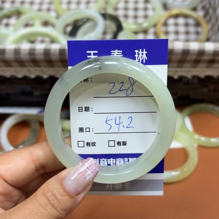 未镶嵌岫玉手镯天然
