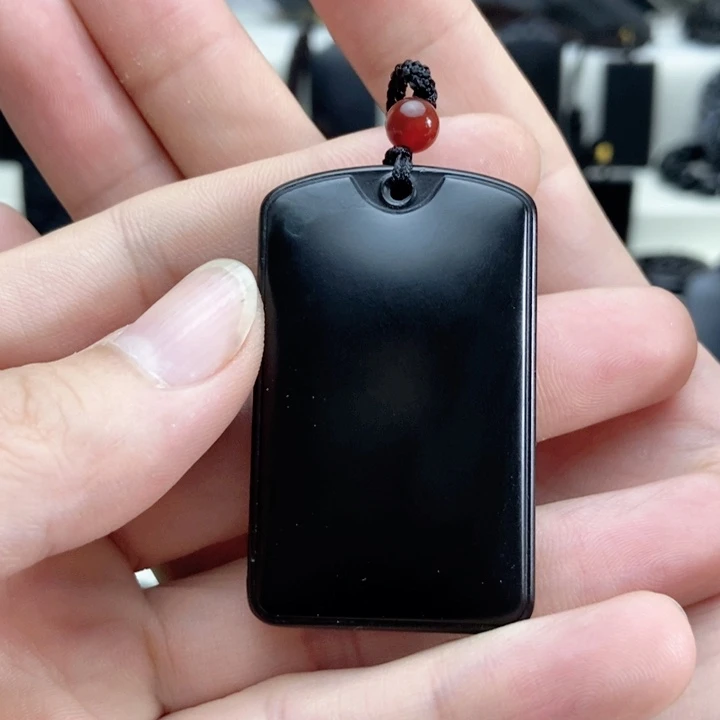 颈饰未镶嵌和田玉（墨玉）三五无事牌带白肉