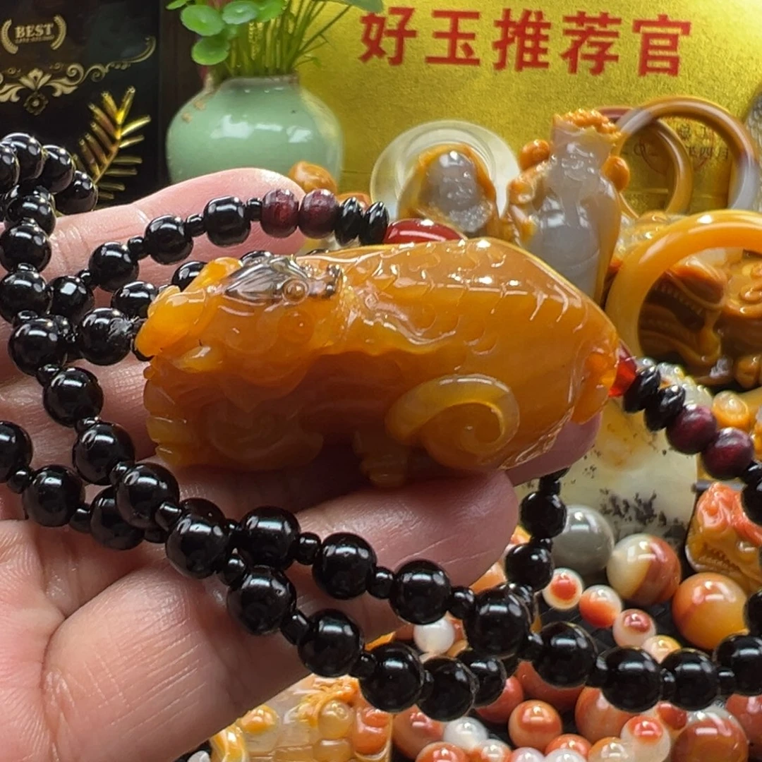 石英质玉未镶嵌颈饰