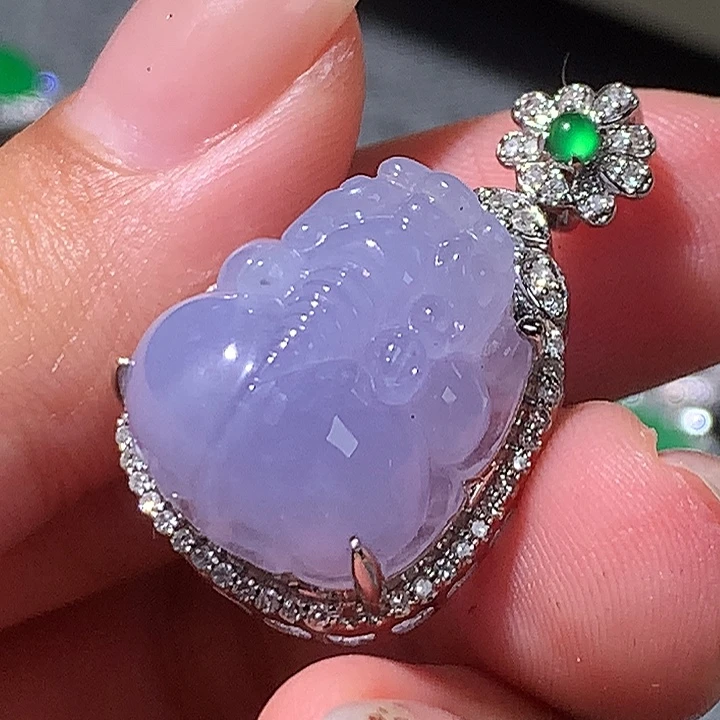 翡翠18K金镶嵌颈饰皮皮