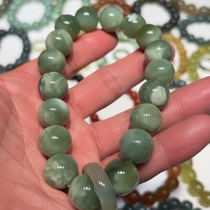 蛇纹石玉未镶嵌手持