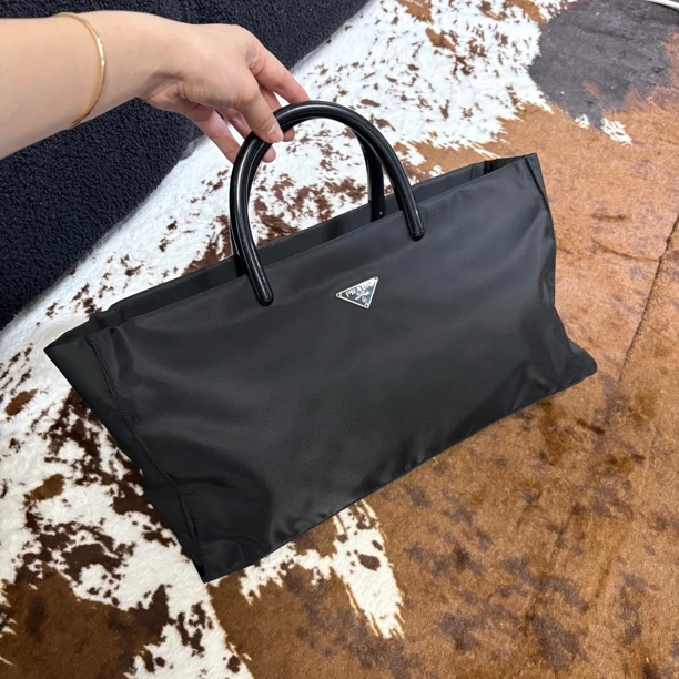 95新 Prada/普拉达 黑银降落伞亚克力手提包sc