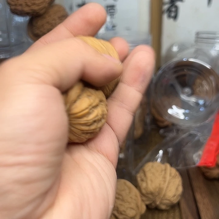 贾***旭桃核吊坠元宝核桃