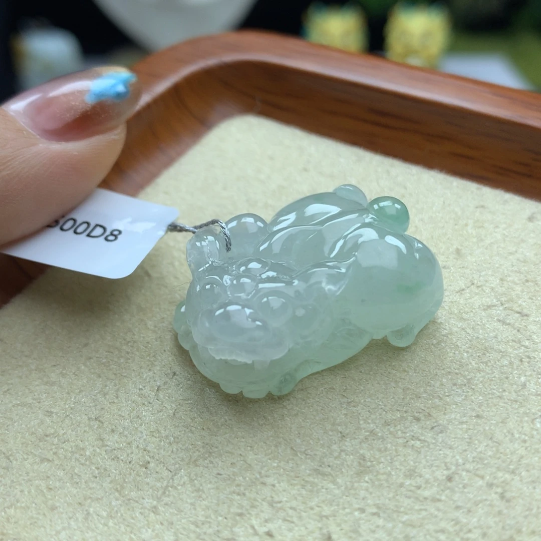 翡翠未镶嵌颈饰76