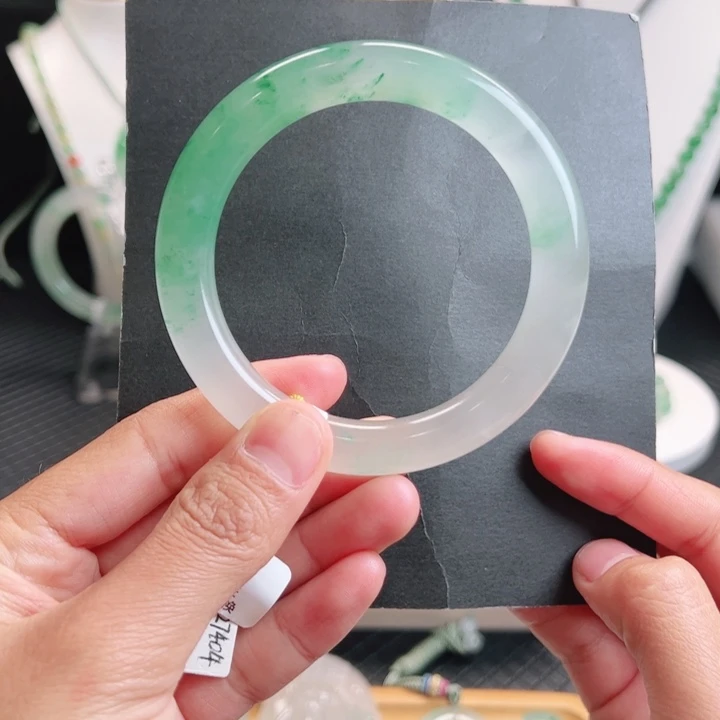 石英质玉未镶嵌手镯（圆镯）59圆条