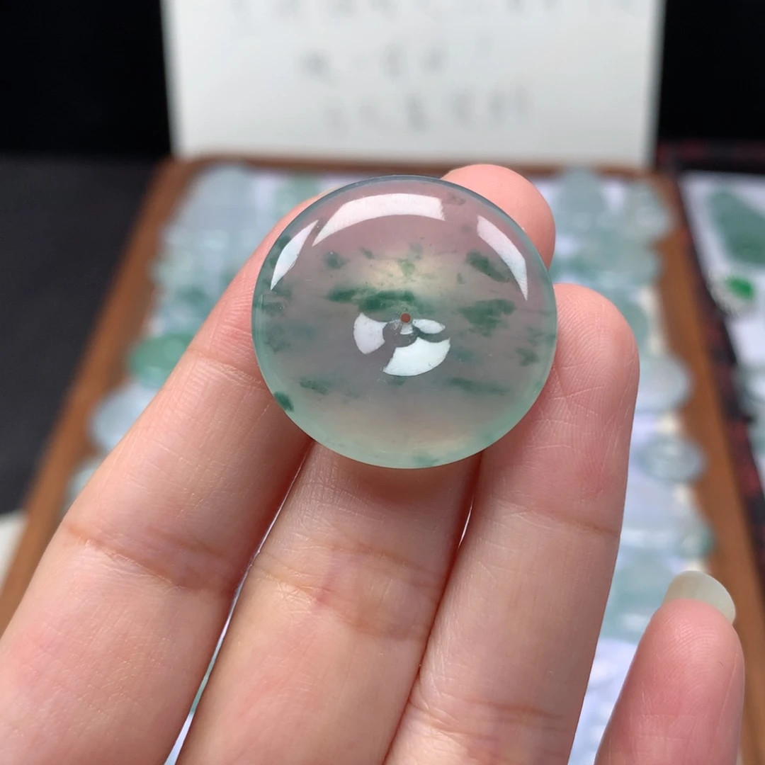 颈饰未镶嵌翡翠冰种飘花平安扣