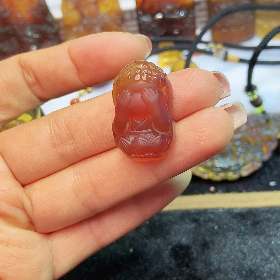 琥珀颈饰未镶嵌不看