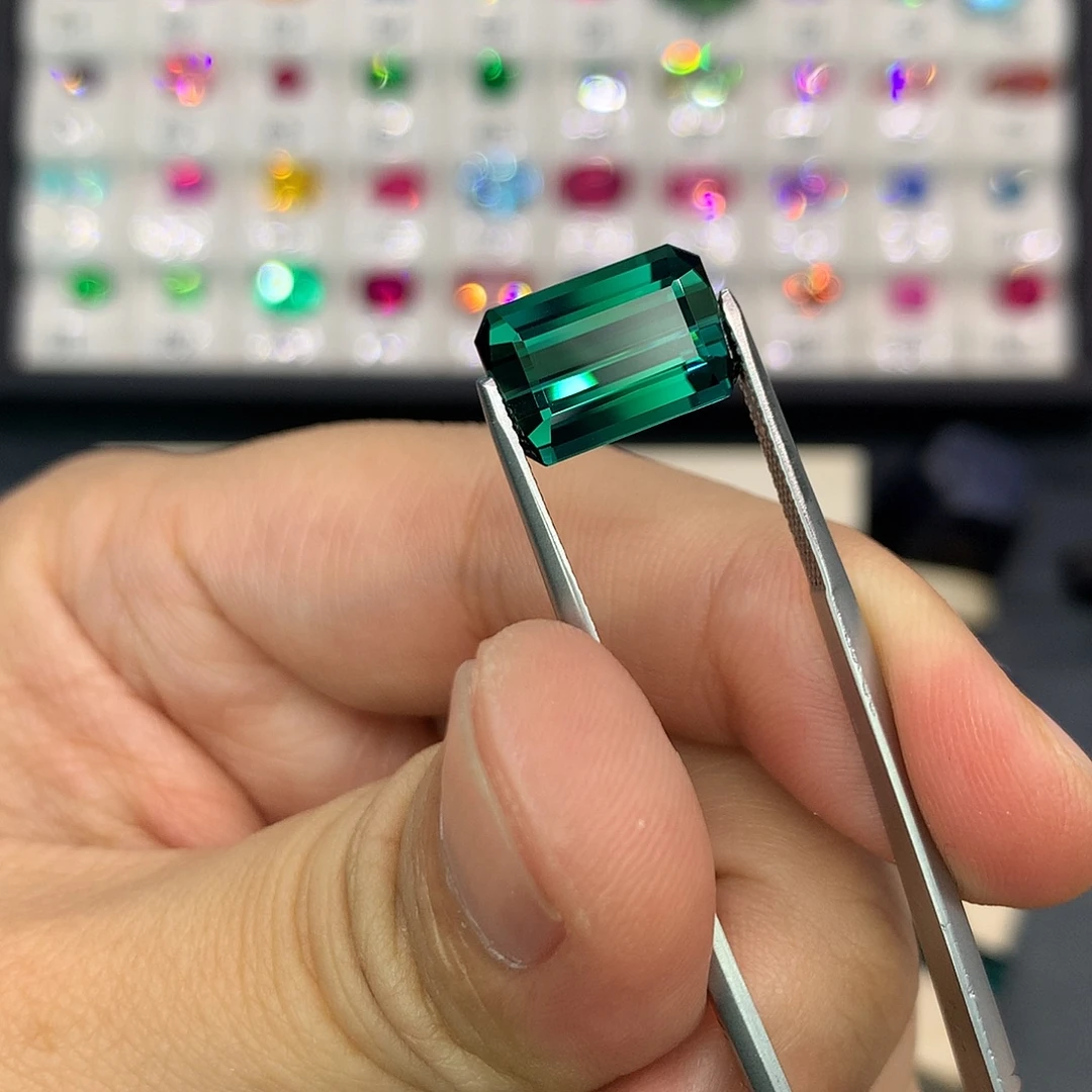 碧玺未镶嵌裸石5.45克拉全净吉尔德大证拉贡