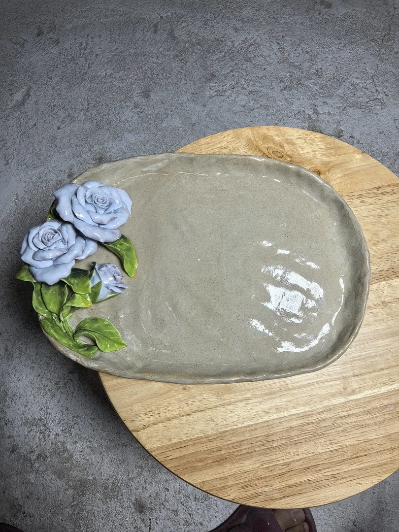 蓝色花花盘子纯手工陶艺