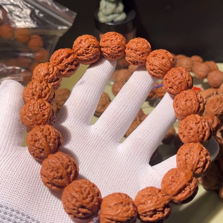 手串文玩核桃…………26