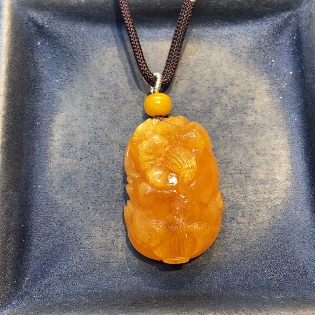 琥珀未镶嵌颈饰蜜蜡