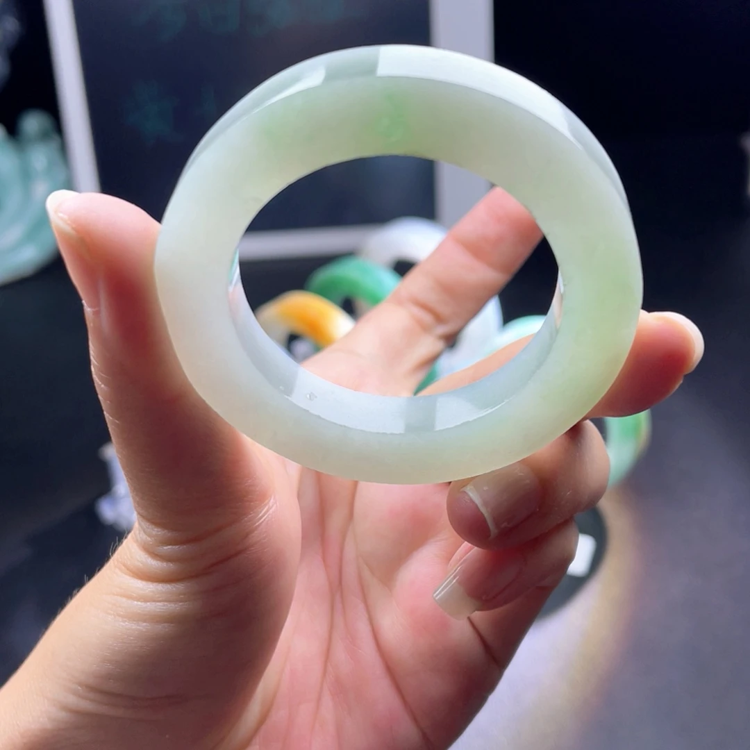 定制翡翠未镶嵌天然翡翠手镯