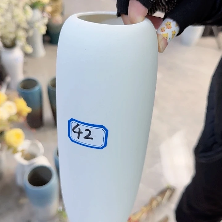 瓶42号磨砂陶瓷高24厘米微瑕一个