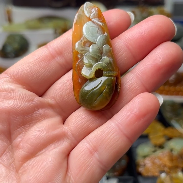 蛇纹石玉未镶嵌挂件