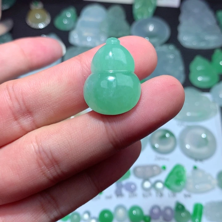 翡翠颈饰未镶嵌葫芦