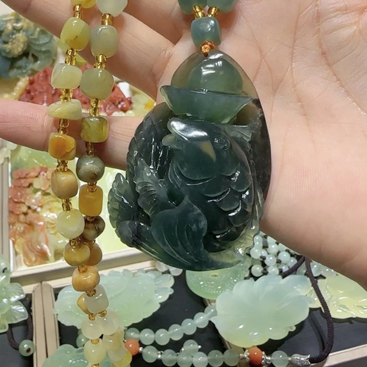 未镶嵌蛇纹石玉吊坠