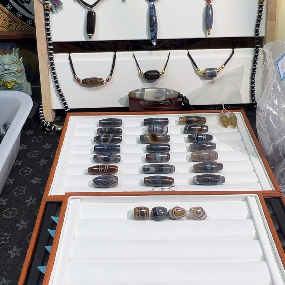 小***兔玛瑙/玉髓未镶嵌颈饰