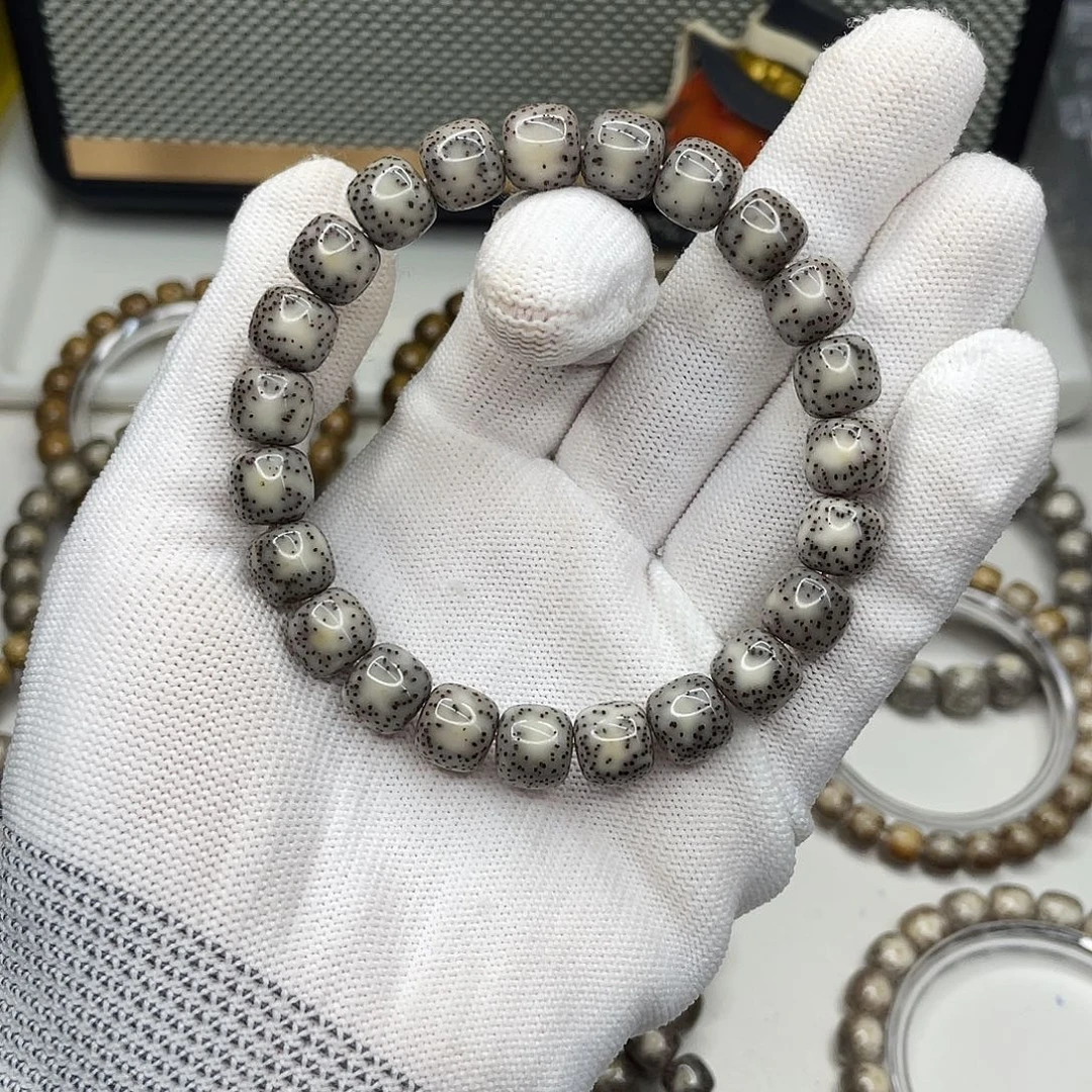 茉***绿手串星月菩提10mm 黑冰双留白