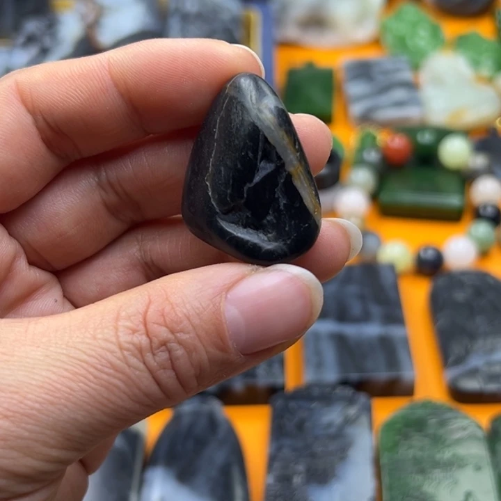 和田玉颈饰未镶嵌牡****店