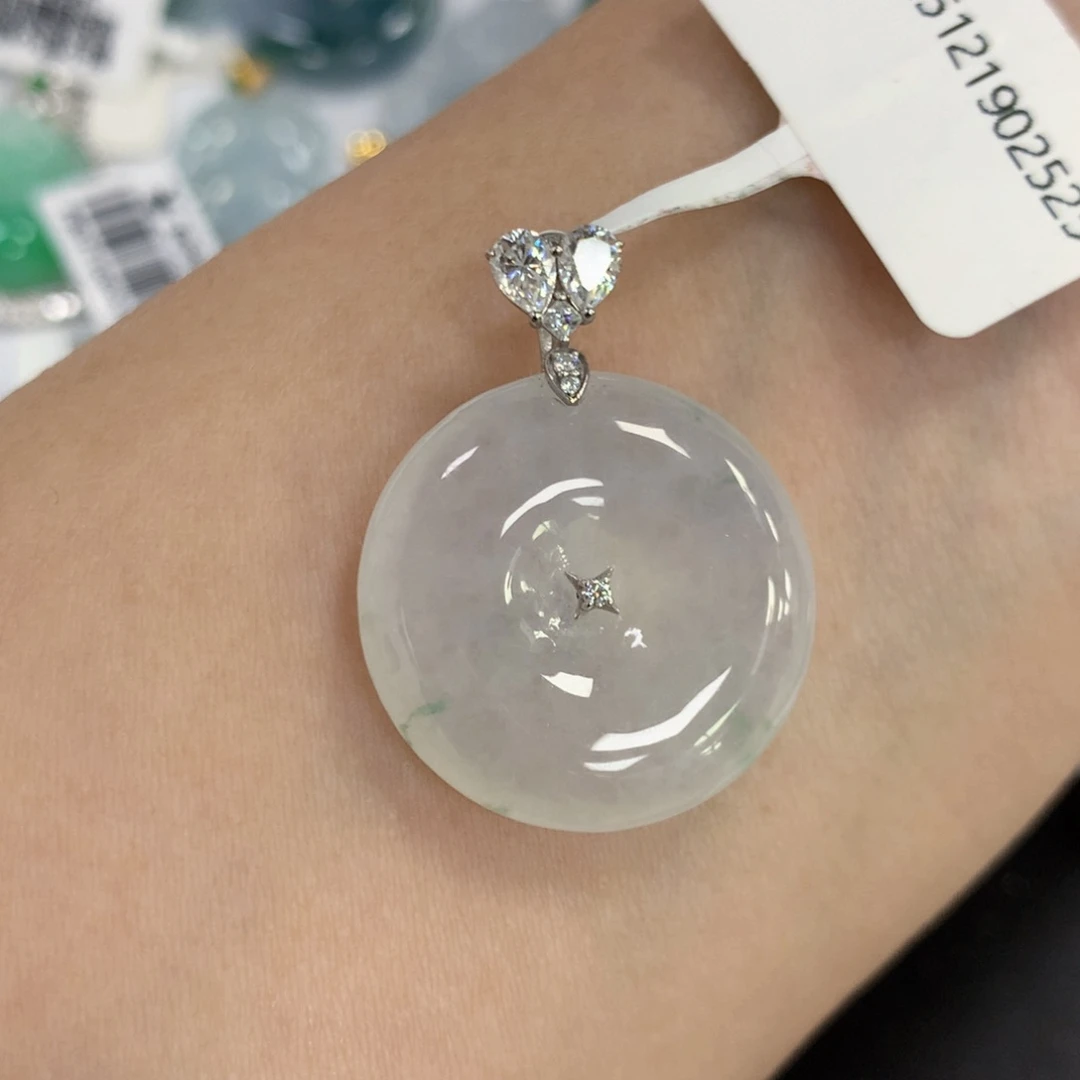 颈饰18K金镶嵌翡翠