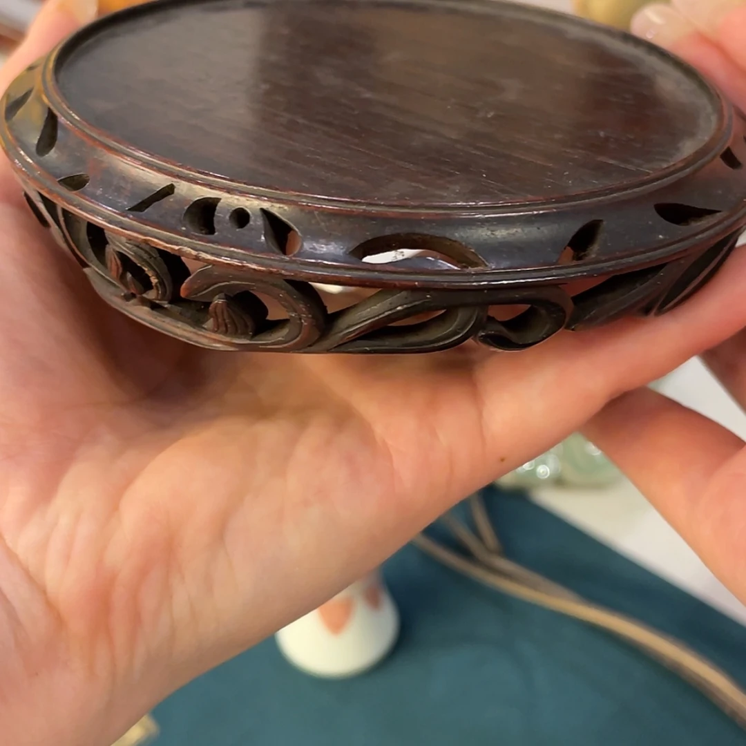 【闪购商品】呵**笑-微瑕_ 回流物品，不是全新