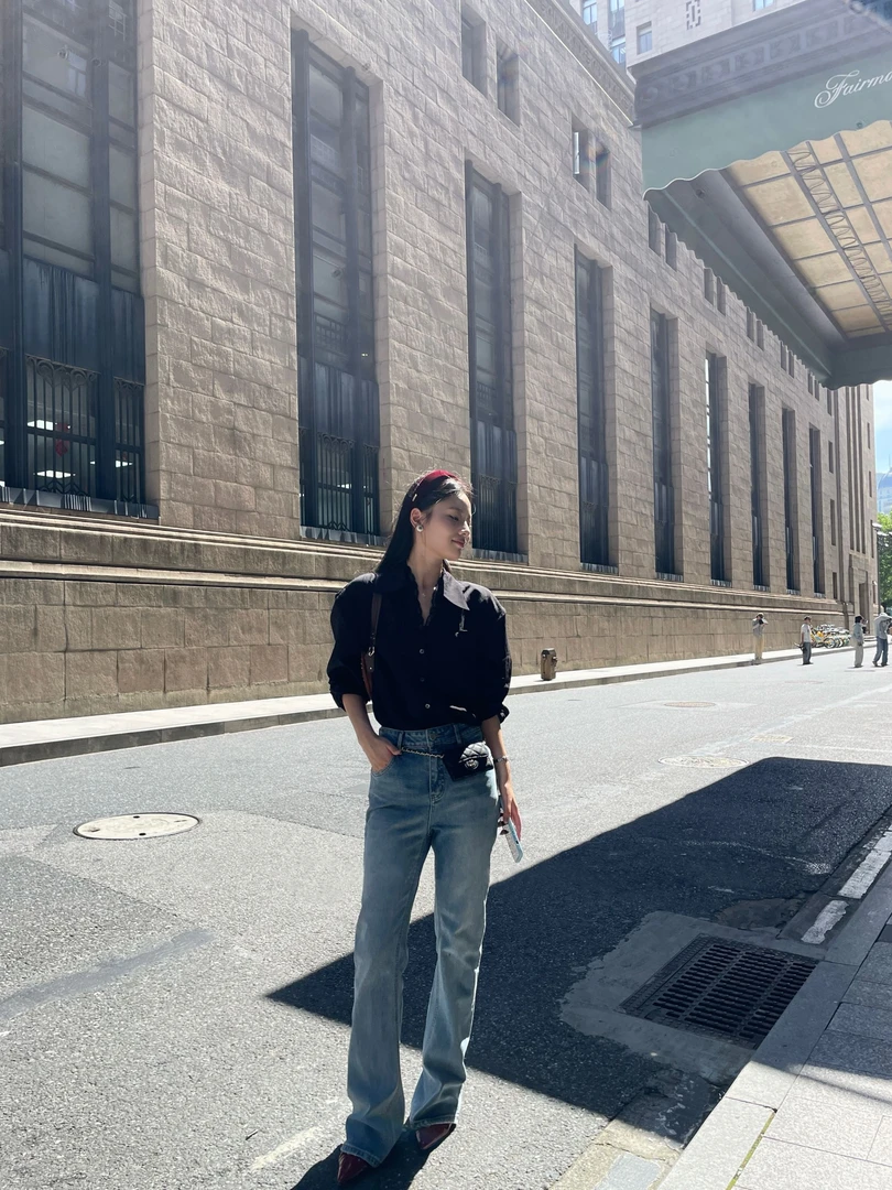 春季设计感蕾丝花边拼接V领衬衣通勤显瘦休闲百搭宽松长袖衬衫