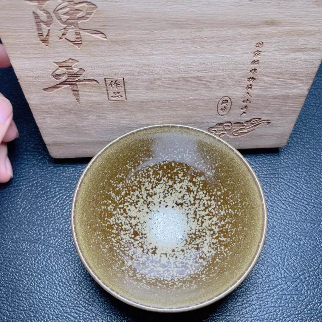 茶盏滴滴答答的声音响