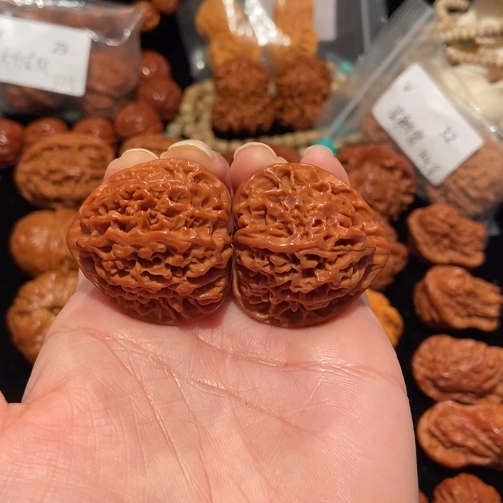 文玩核桃把件35皇冠