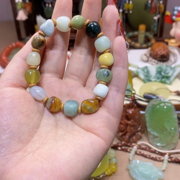 蛇纹石玉颈饰未镶嵌