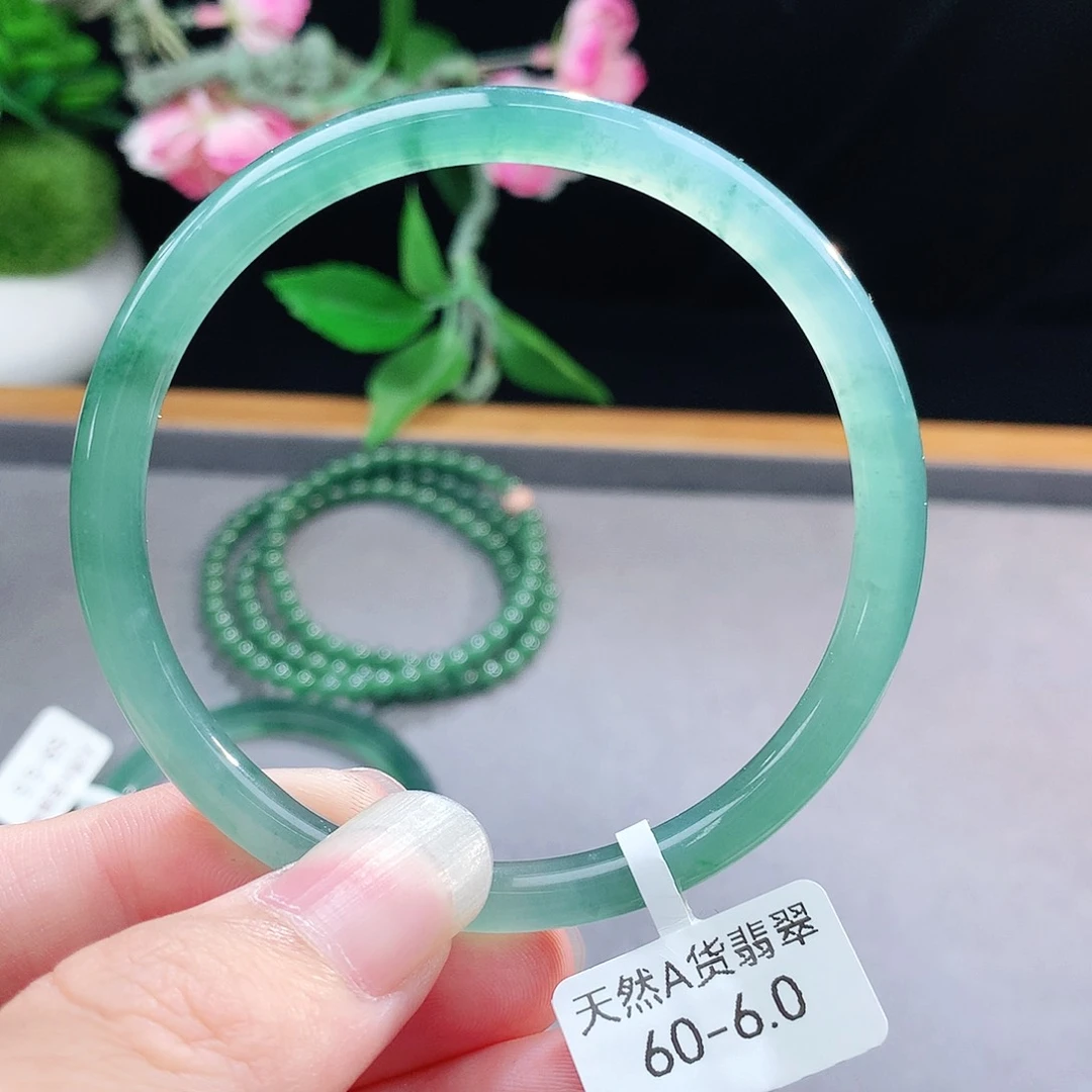 未镶嵌手镯（圆镯）翡翠