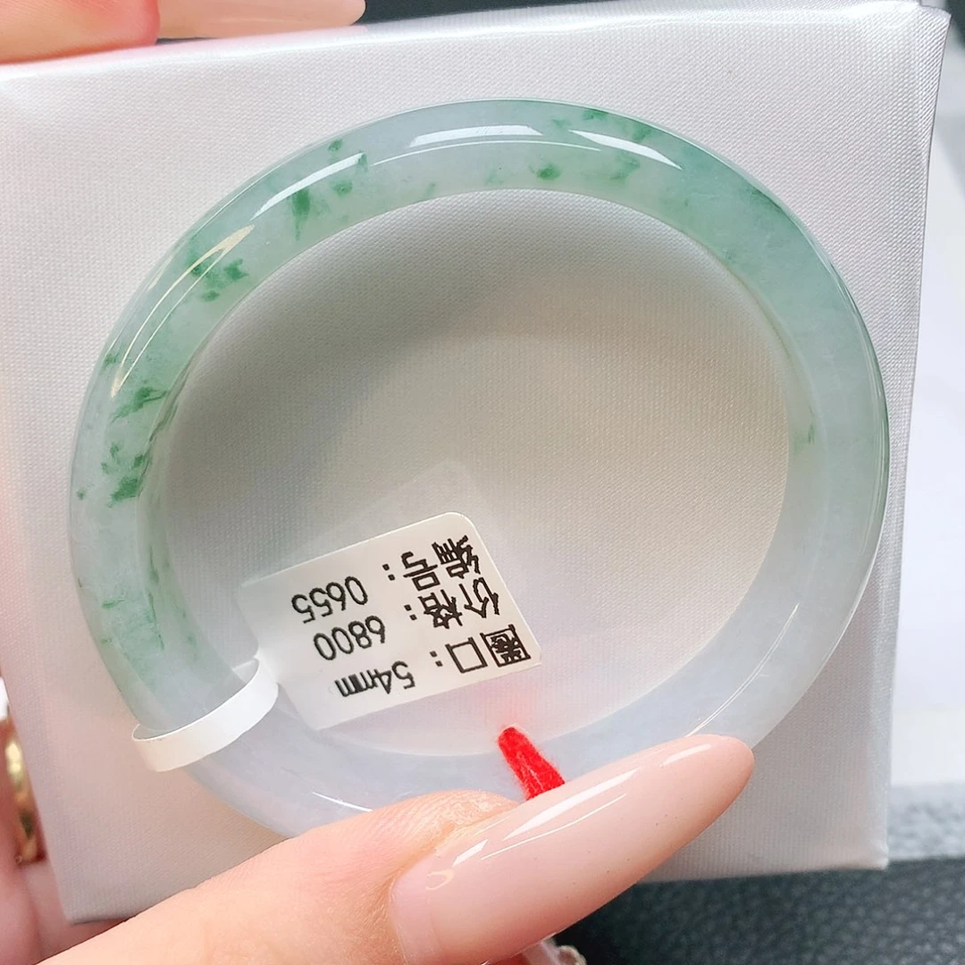 翡翠手镯未镶嵌贵妃