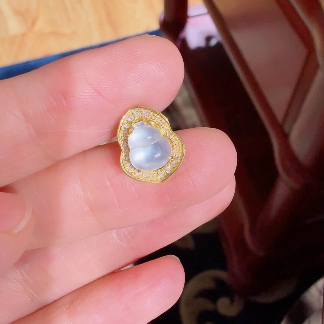 颈饰18K金镶嵌翡翠颈饰