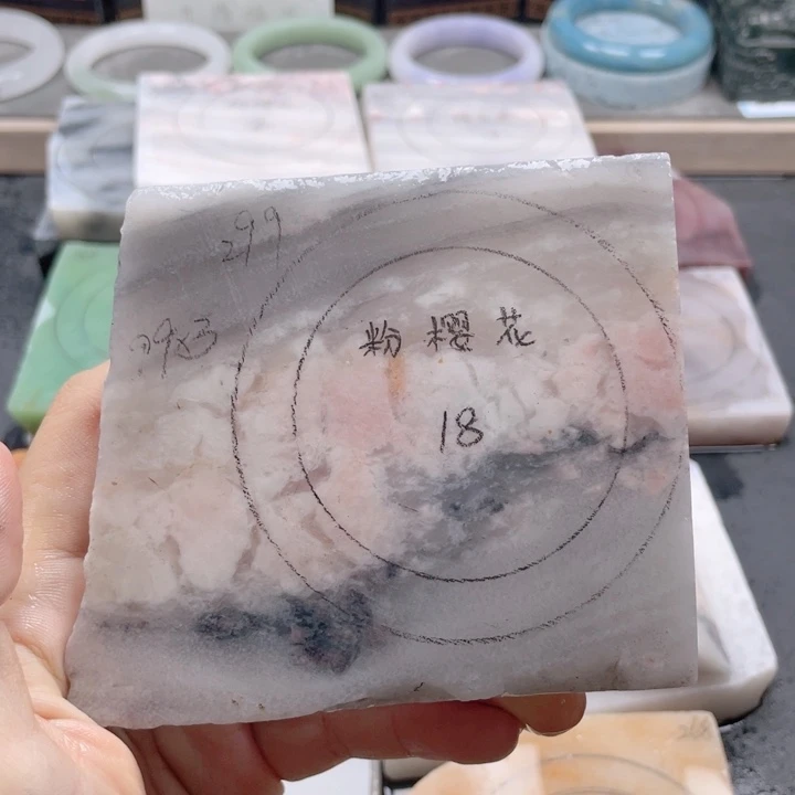 未镶嵌手镯石英质玉定制