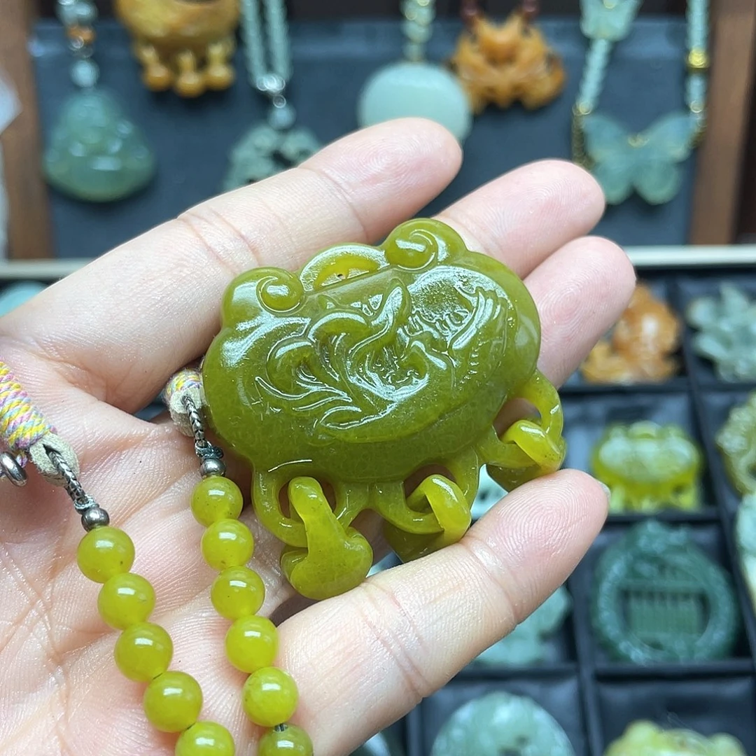 蛇纹石玉未镶嵌颈饰