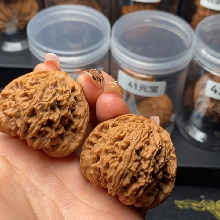 44南疆石文玩核桃把件