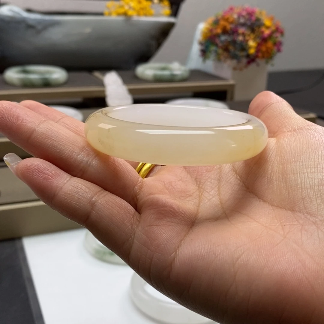 石英质玉未镶嵌手镯