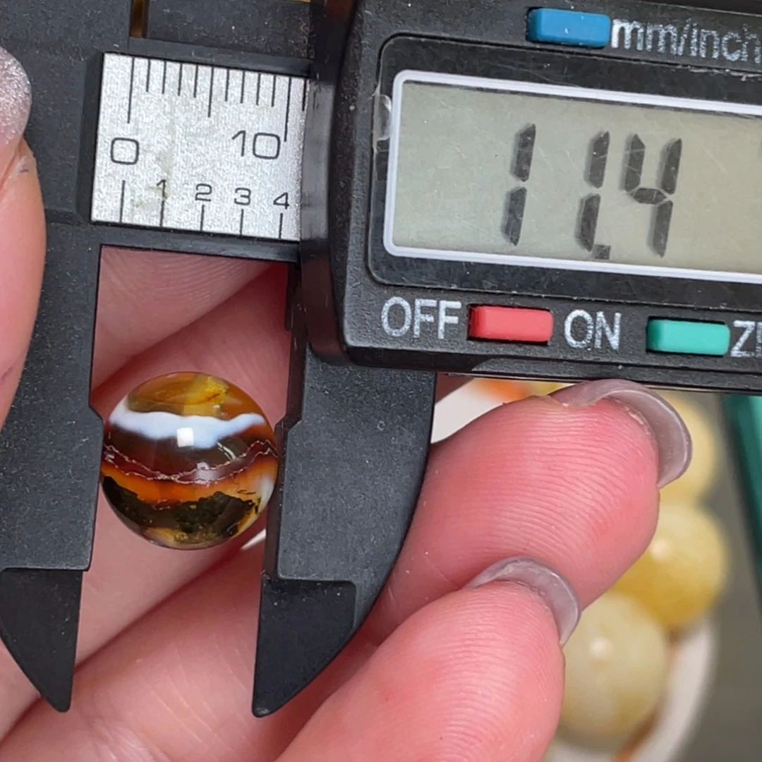 未镶嵌琥珀裸石微瑕67