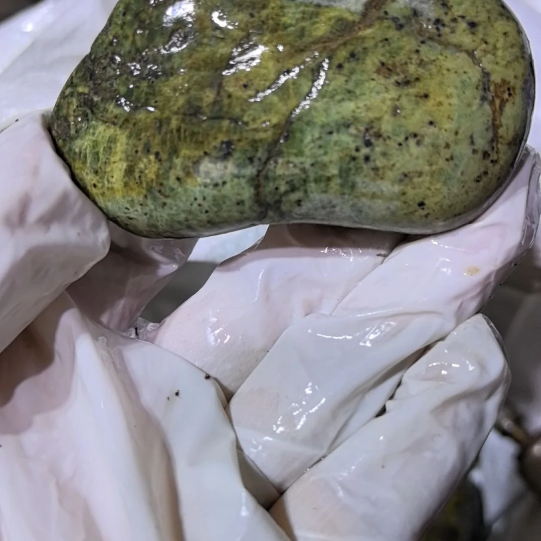 闫***礼有机玻璃藏玉药王石原石