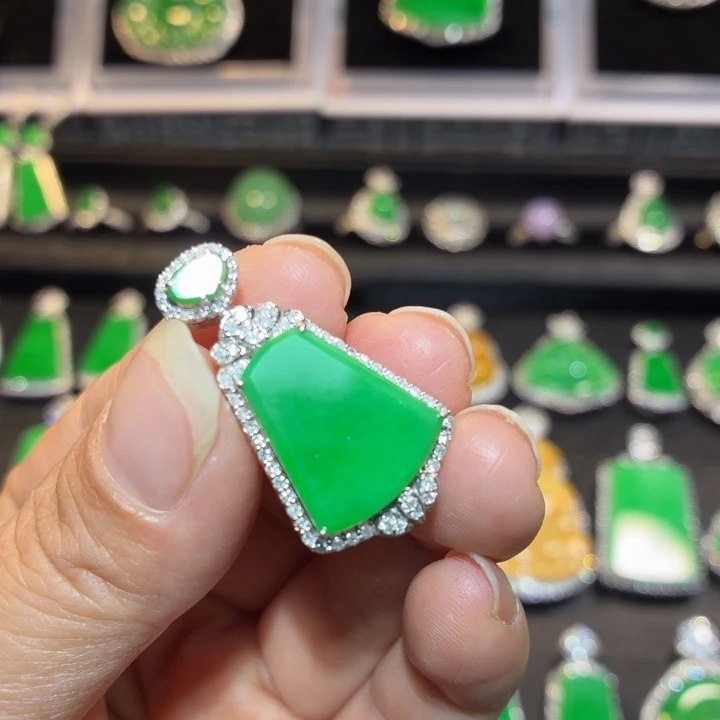 翡翠18K金镶嵌吊坠(不含链)翡翠