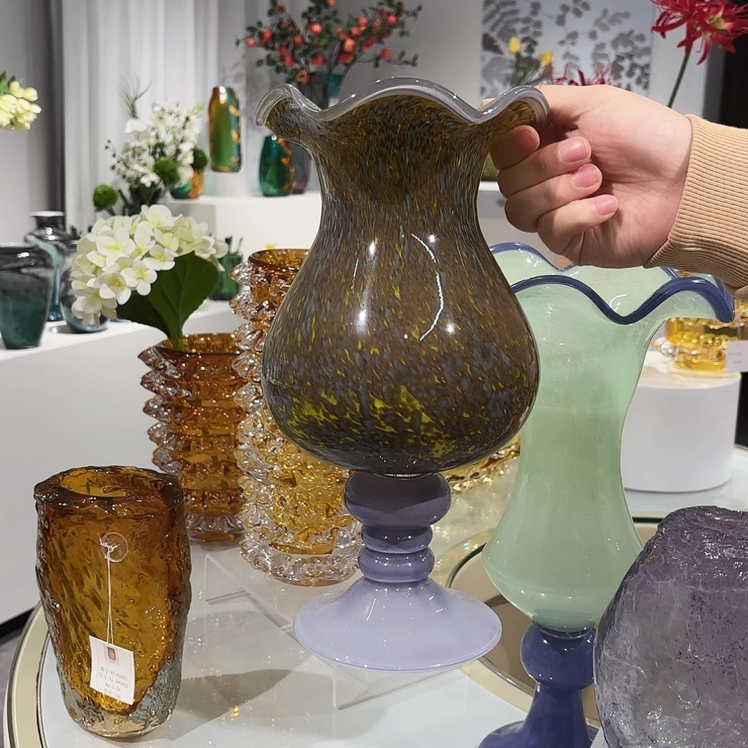 直播间紫色风灯花瓶