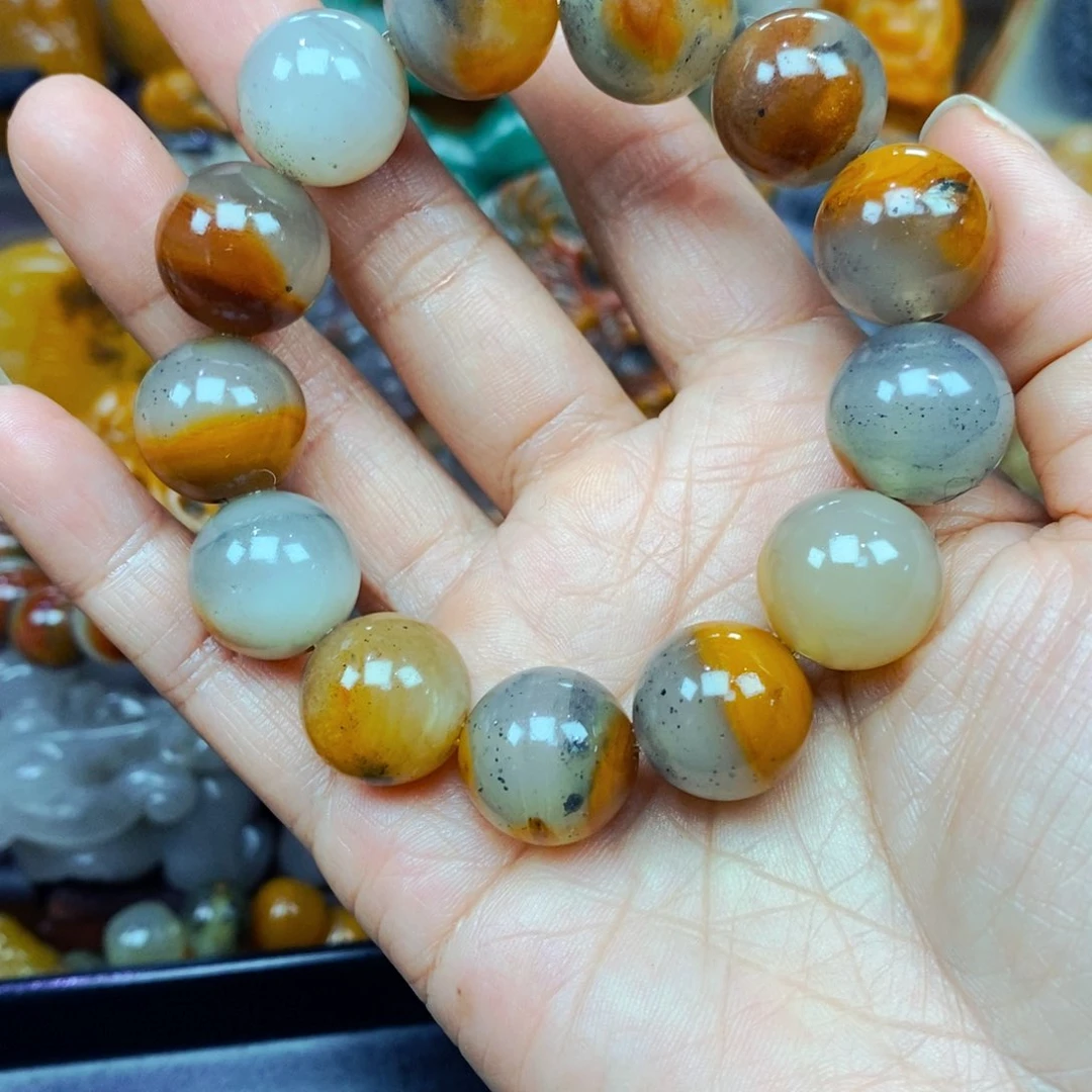 未镶嵌石英质玉（黄龙玉）颈饰